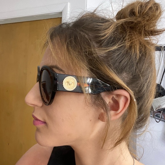 GORGEOUS! BRAND NEW Versace Emblem Sunglasses - Picture 3 of 16